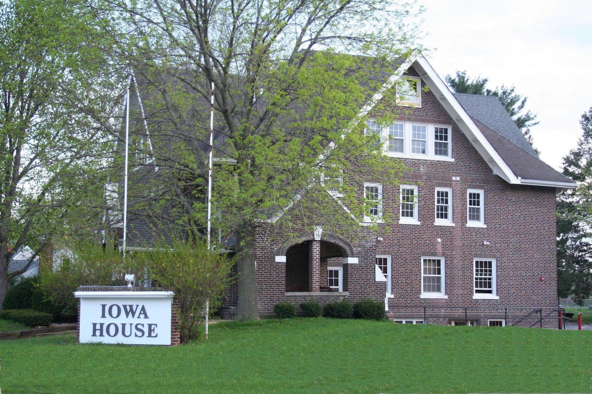 Iowa House Hotel Ames Exterior photo